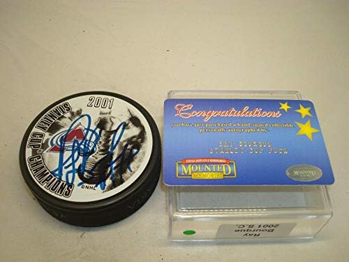 Ray Bourque potpisao AVS 2001 Stanley Cup Champs Hockey Puck montiran Memories COA-Autogramed NHL Paks