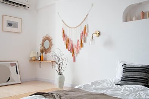 Decocove MacRame zidni viseći - Veliki zidni zid Macrame Viseći sa drvenim zrncama - boemski zidni dekor za spavaću sobu, dnevni boravak i kuhinju - ružičasto i zlato - 35 '' x 36 ''